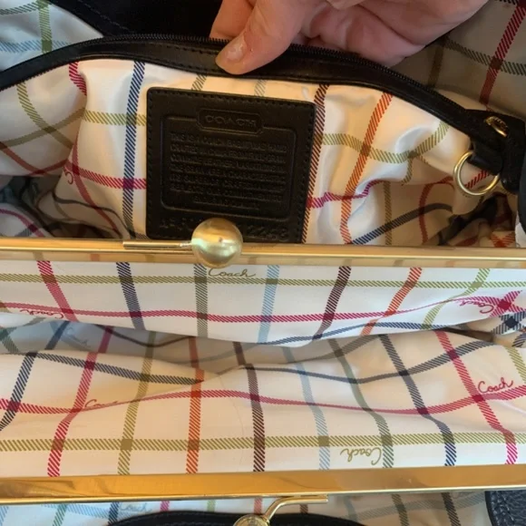 Coach black leather shoulder purse - Picture 4 of 4